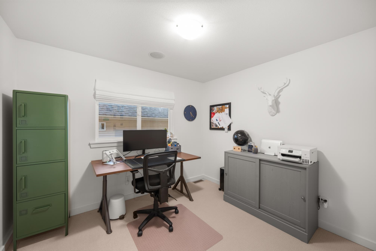 Outdoor Deck Photo of 18955 69 Avenue, Surrey, BC