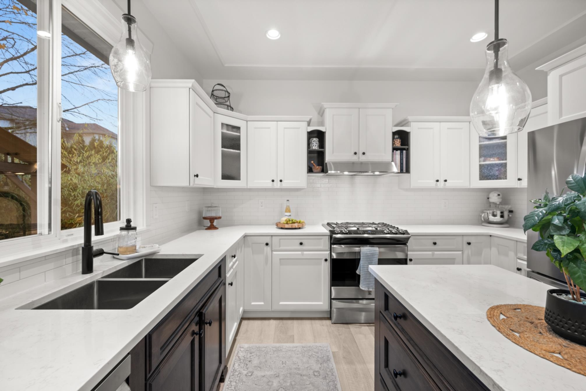 Primary Bathroom Photo of 18955 69 Avenue, Surrey, BC