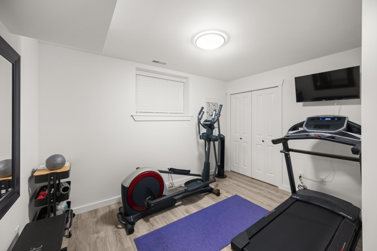 Swimming Pool Photo of 18955 69 Avenue, Surrey, BC