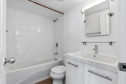 Primary Bathroom Photo of 1610 2016 Fullerton Avenue, North Vancouver, BC