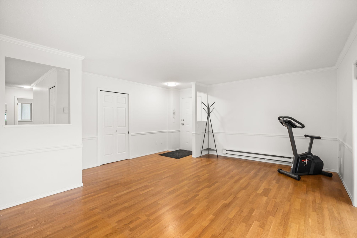 Kitchen Island Photo of 36 2938 Trafalgar Street, Abbotsford, BC