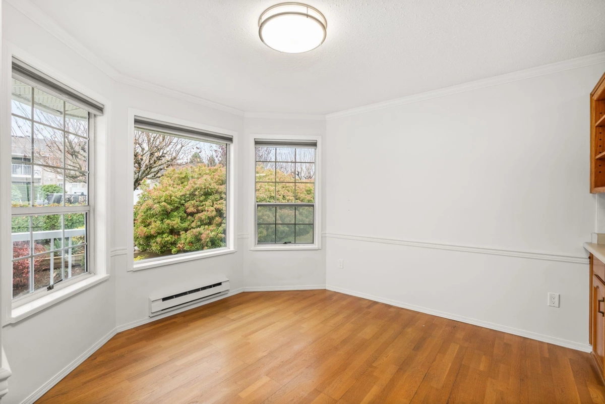 Walk-In Closet Photo of 36 2938 Trafalgar Street, Abbotsford, BC