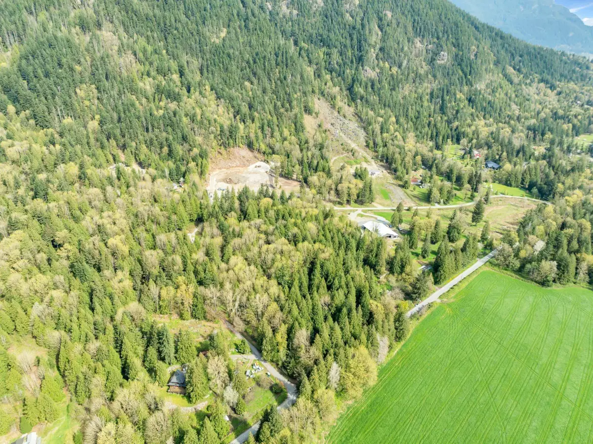 Powder Room Photo of 11069 Brooks Road, Mission, BC