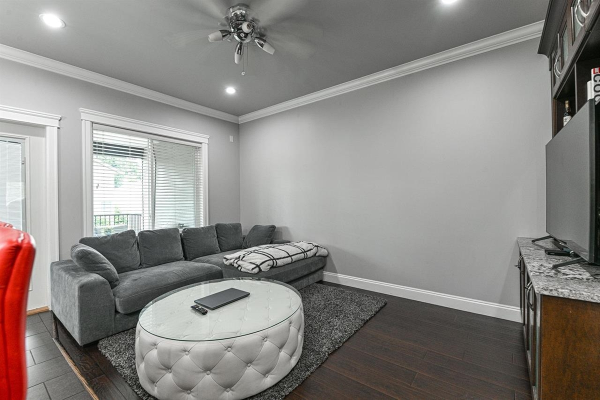 Living Room Photo of 7554 Murray Street, Mission, BC