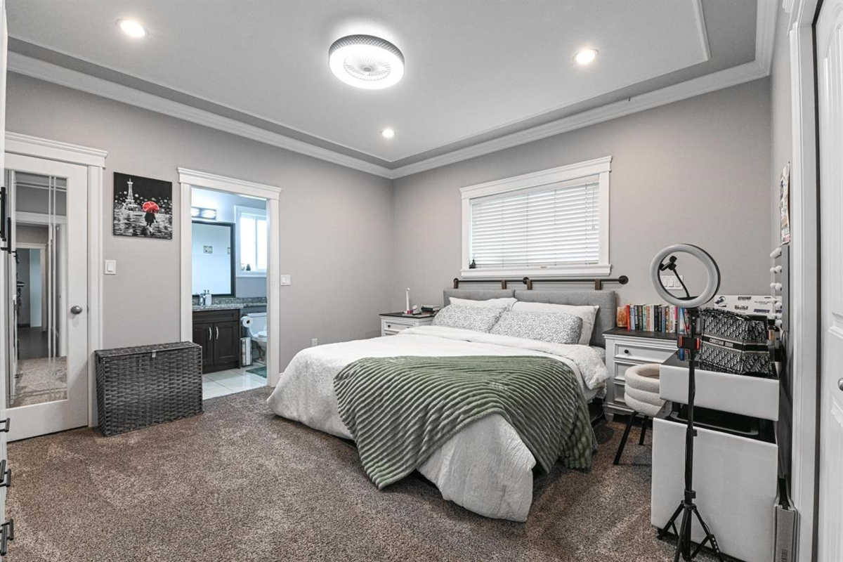 Walk-In Closet Photo of 7554 Murray Street, Mission, BC