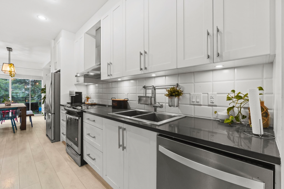 Dining Area Photo of 41 20857 77a Avenue, Langley, BC