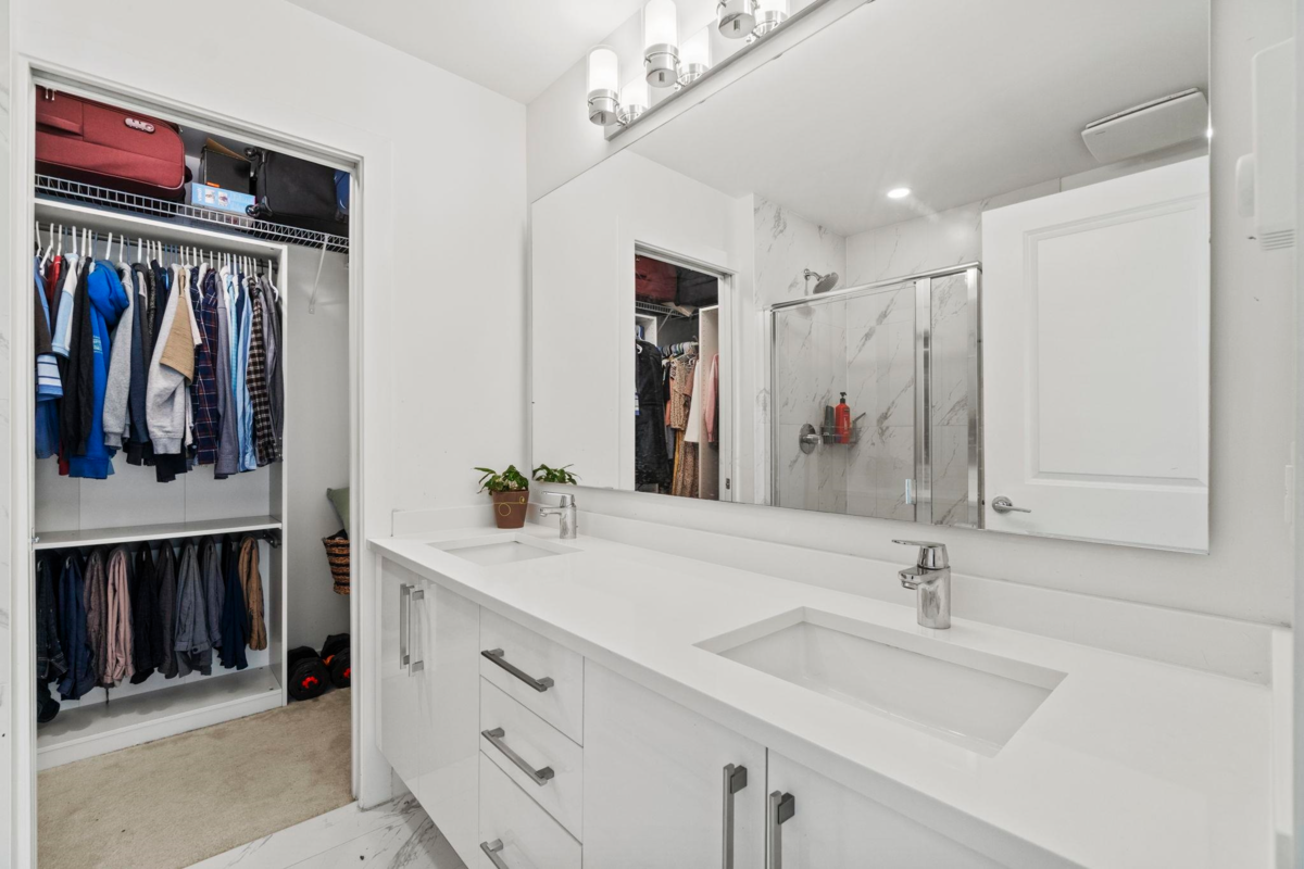 Powder Room Photo of 41 20857 77a Avenue, Langley, BC
