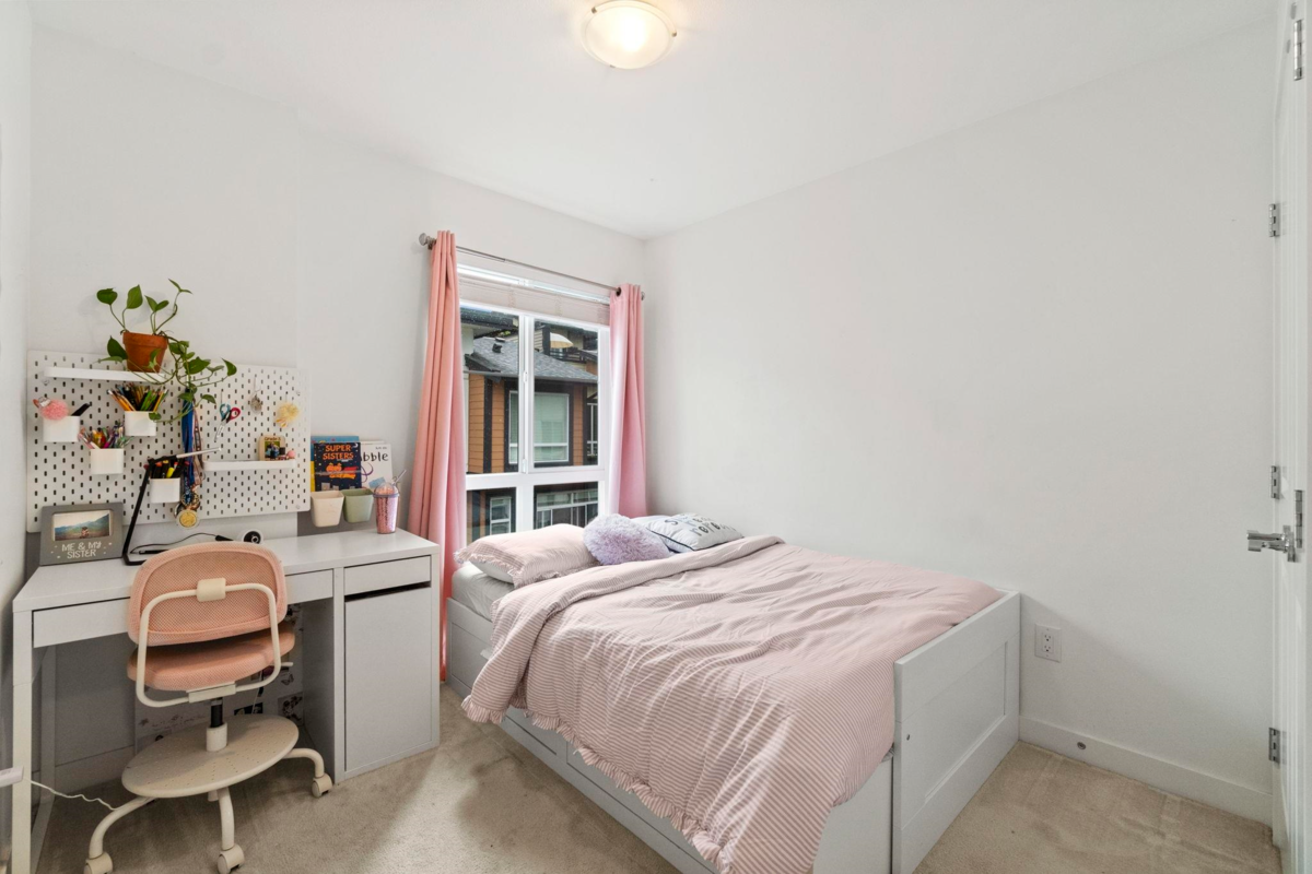 Walk-In Closet Photo of 41 20857 77a Avenue, Langley, BC