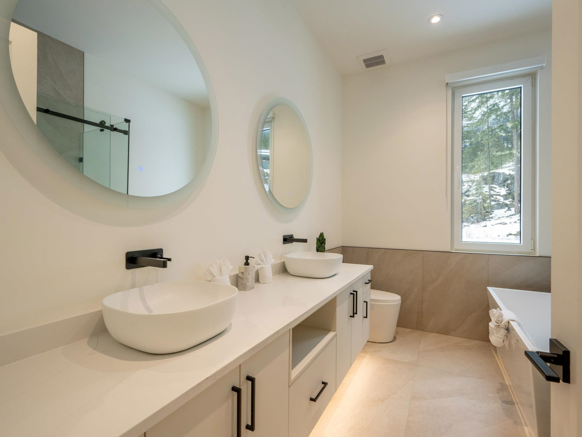 Outdoor Kitchen Photo of 9333 Warbler Way, Whistler, BC