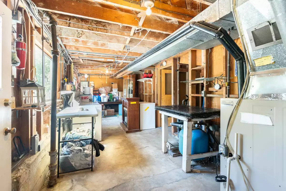 Basement Recreation Room Photo of 951 Canyon Boulevard, North Vancouver, BC