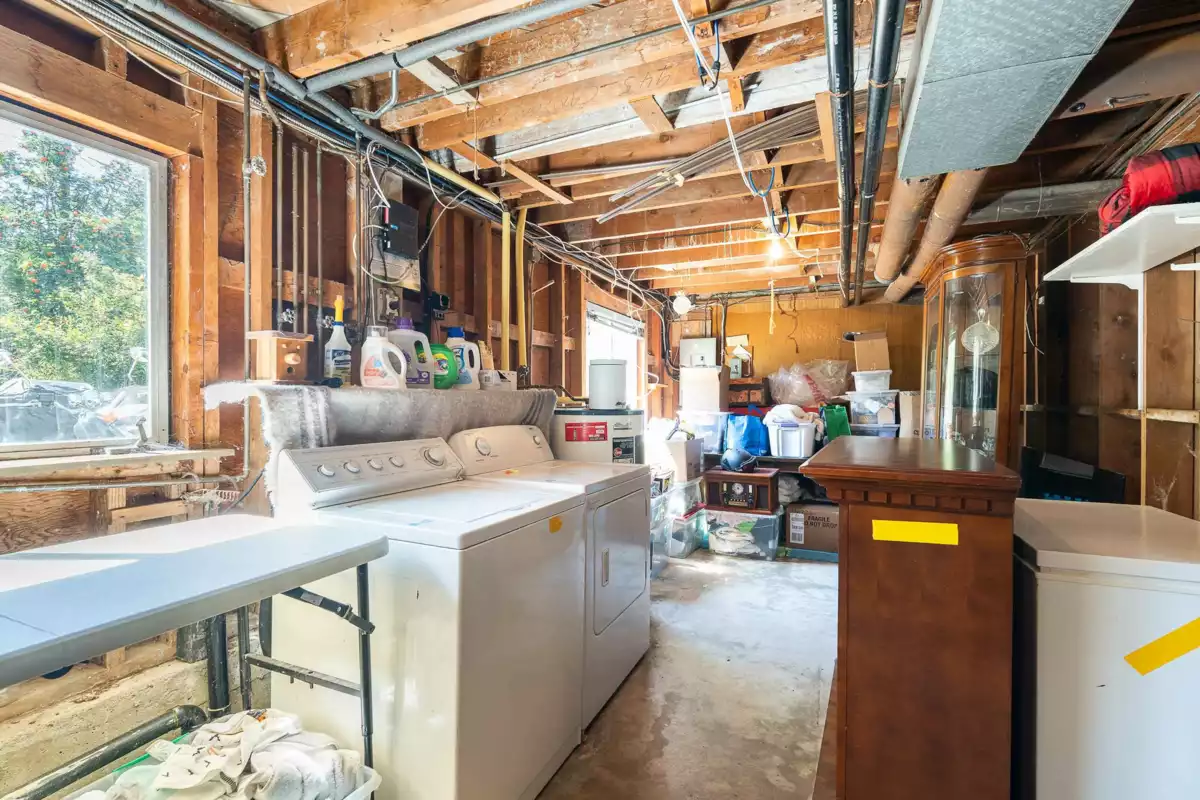 Laundry Room Photo of 951 Canyon Boulevard, North Vancouver, BC