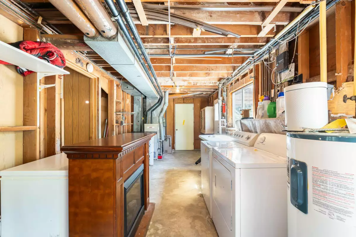 Mudroom Photo of 951 Canyon Boulevard, North Vancouver, BC