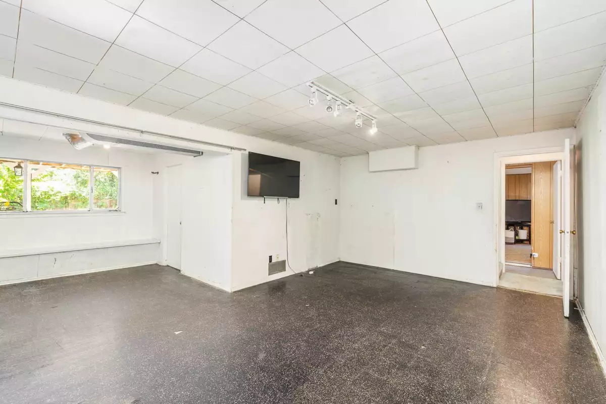 Powder Room Photo of 951 Canyon Boulevard, North Vancouver, BC