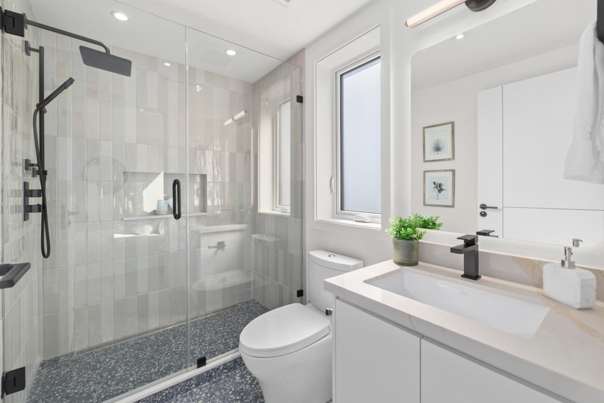 Backyard Photo of 679 W 18th Avenue, Vancouver, BC