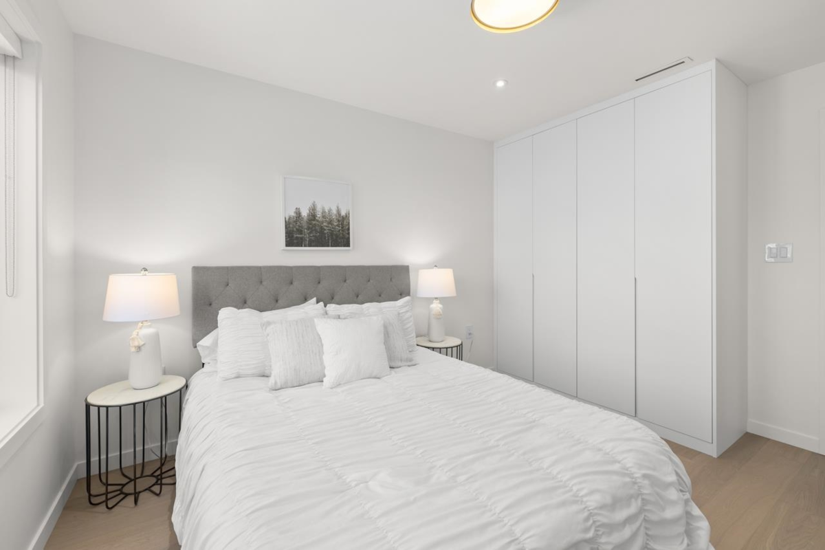 Entry Foyer Photo of 679 W 18th Avenue, Vancouver, BC