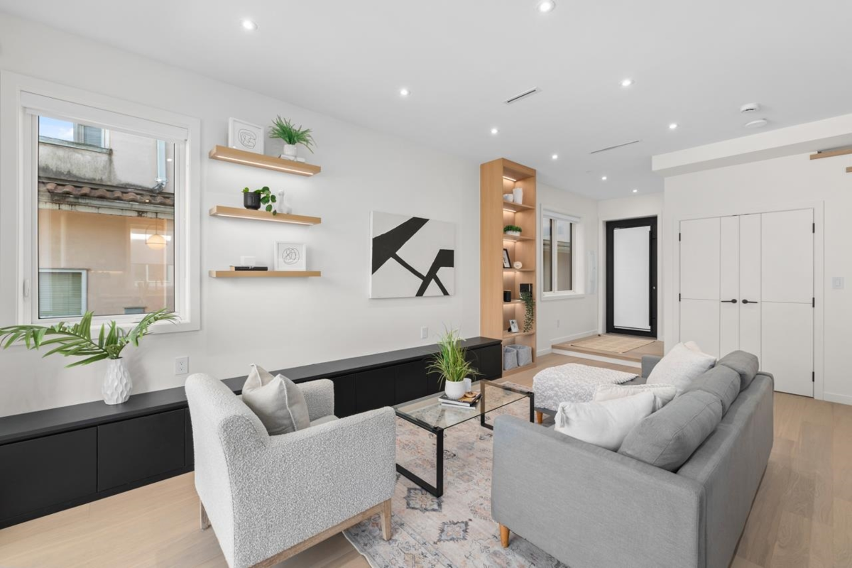 Family Room Photo of 679 W 18th Avenue, Vancouver, BC