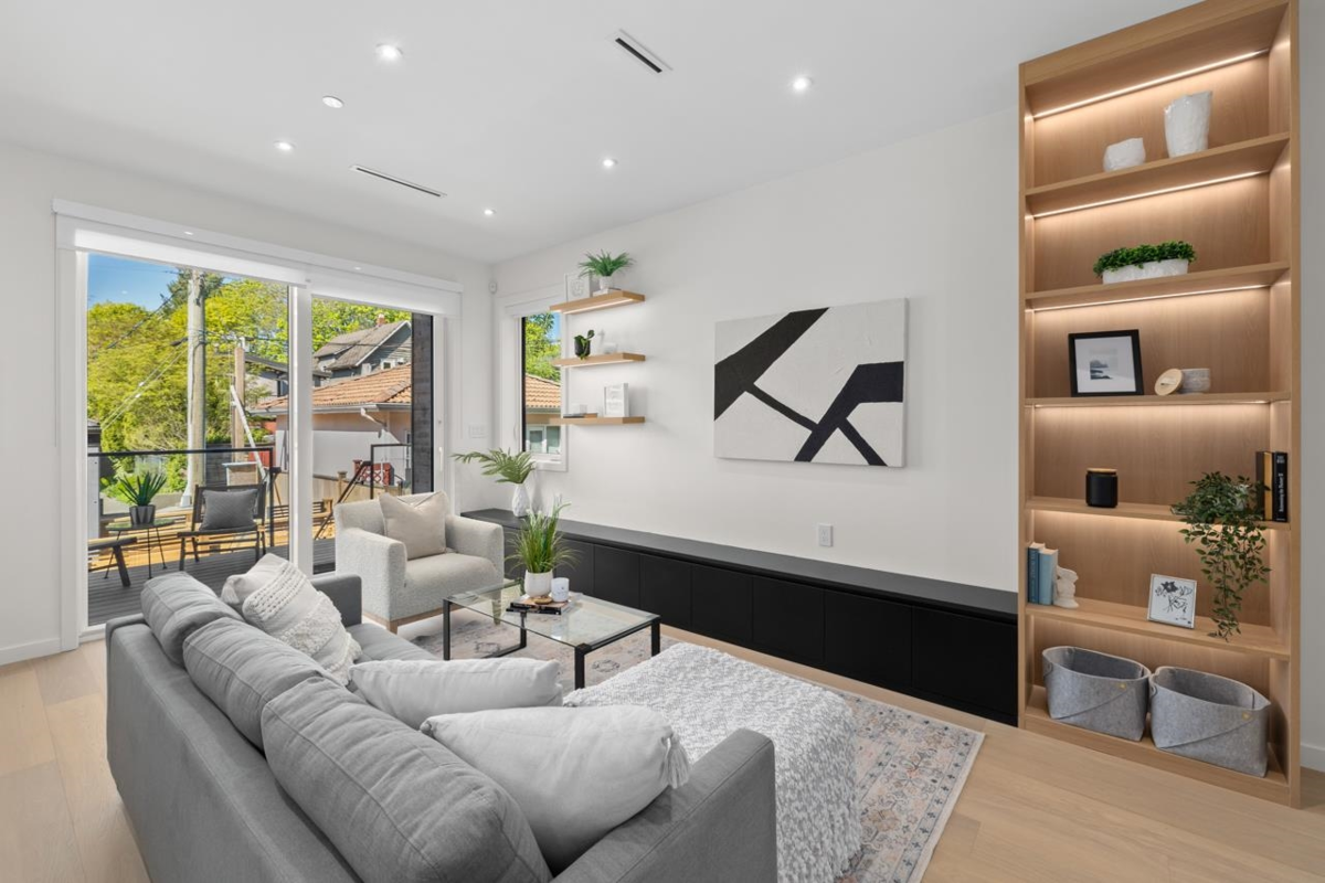 Living Room Photo of 679 W 18th Avenue, Vancouver, BC