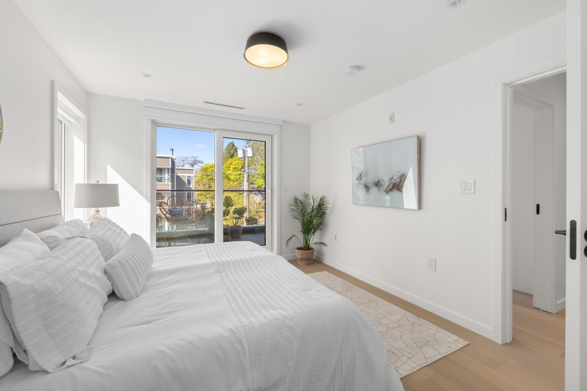 Powder Room Photo of 679 W 18th Avenue, Vancouver, BC