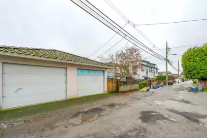 Backyard Photo of 557 E 44th Avenue, Vancouver, BC