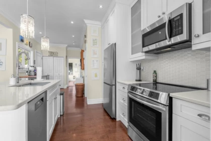 324 E 24th Street, North Vancouver, BC, North Vancouver — Single Family Residence for sale