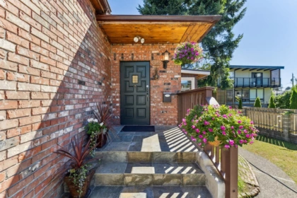 865 E 12th Street, North Vancouver, BC, North Vancouver — Single Family Residence for sale