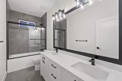Hallway Photo of 4 35133 Christina Place, Abbotsford, BC