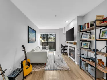 222 10866 City Parkway Way, Surrey, BC, Whalley — 1 bed apartment/condo for sale