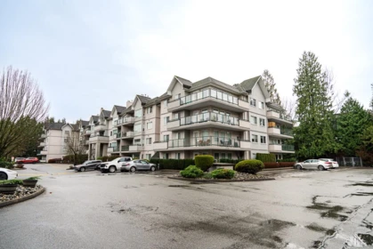 Swimming Pool Photo of 111 33708 King Road, Abbotsford, BC