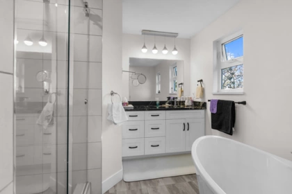 Powder Room Photo of 30067 Taylor Road, Abbotsford, BC