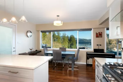 Primary Bathroom Photo of 2341 Panorama Drive, North Vancouver, BC
