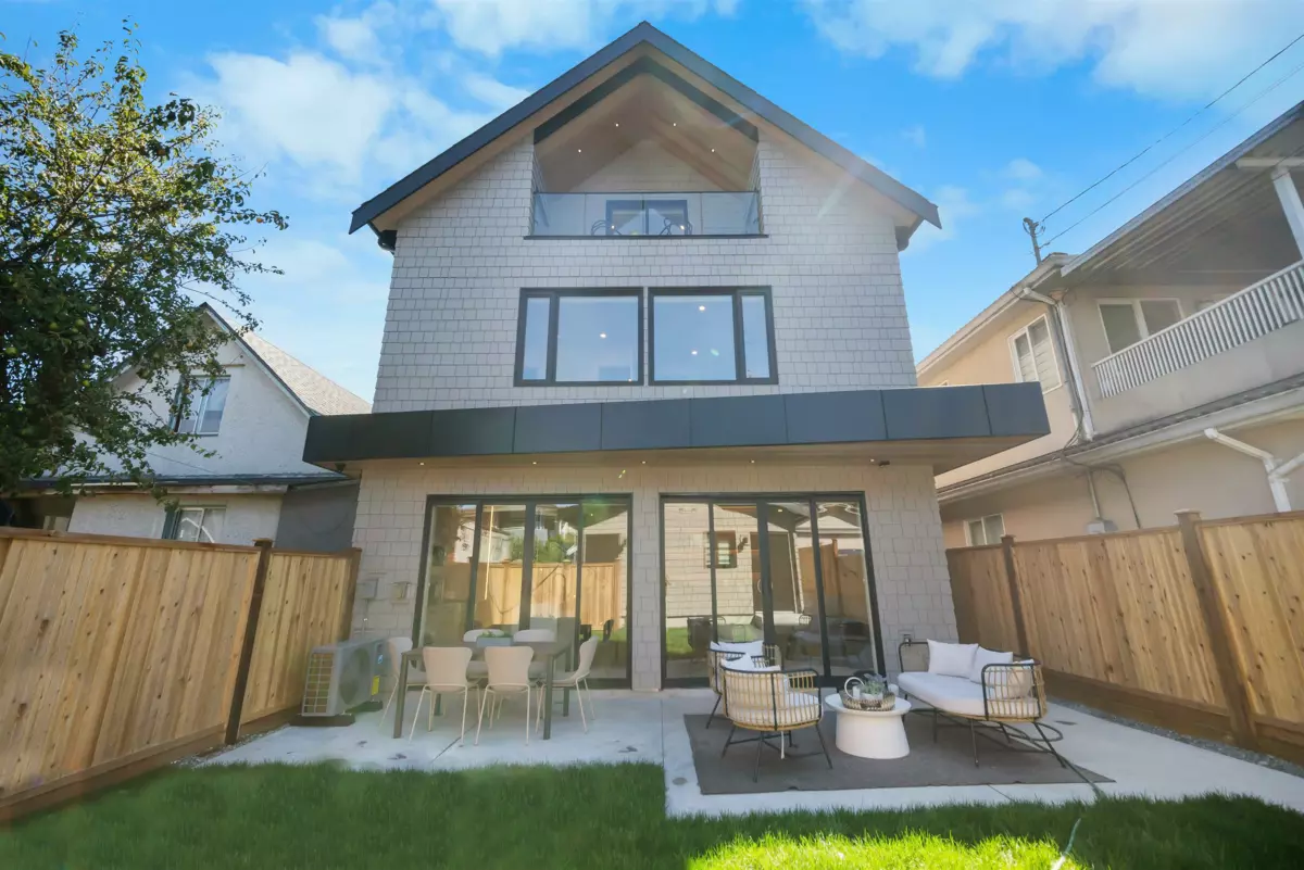 Guest Bathroom Photo of 2 5033 Prince Albert Street, Vancouver, BC