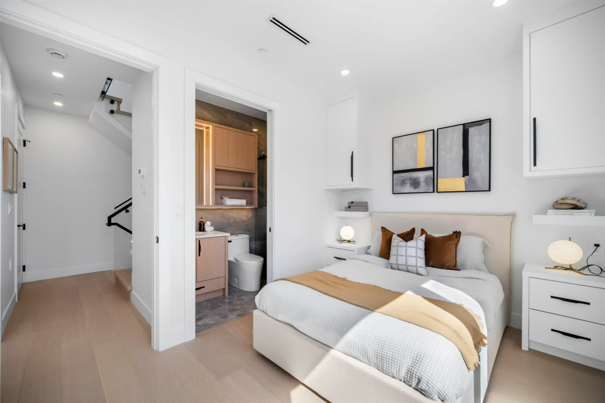 Kitchen Island Photo of 2 5033 Prince Albert Street, Vancouver, BC
