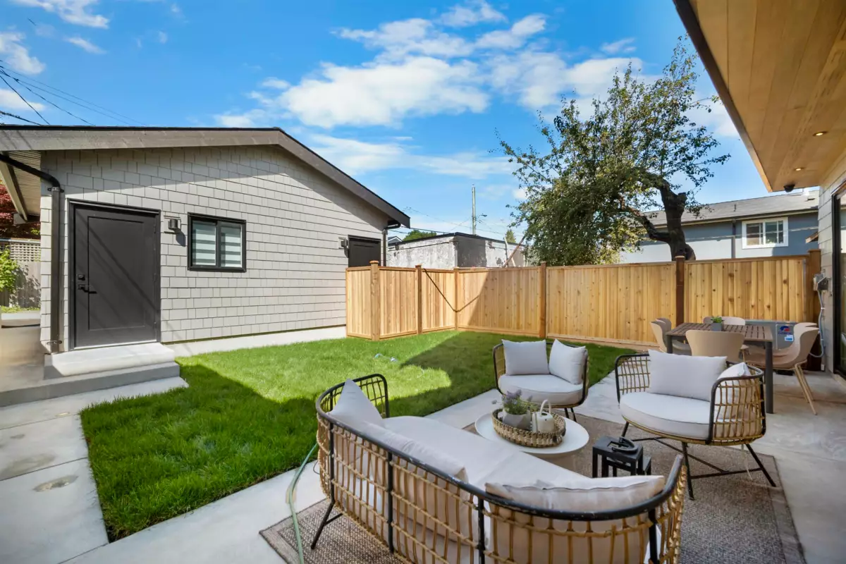 Powder Room Photo of 2 5033 Prince Albert Street, Vancouver, BC