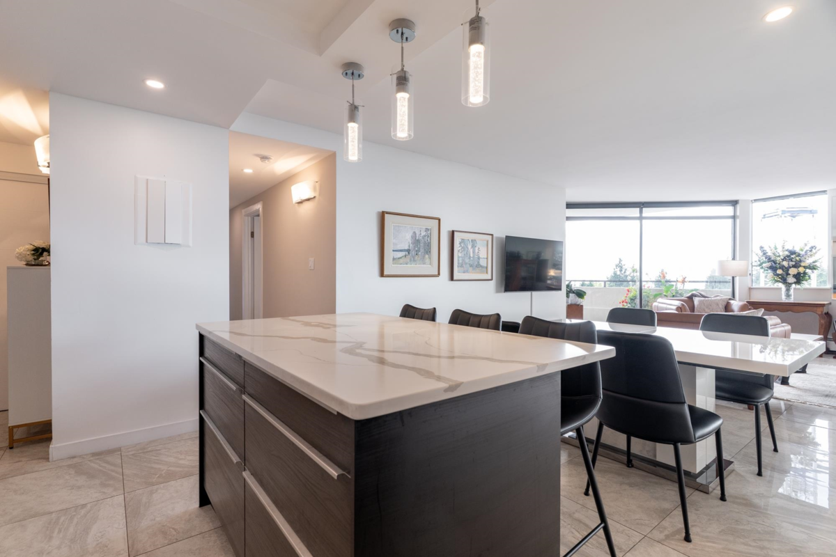 Dining Area Photo of 405 1480 Foster Street, White Rock, BC