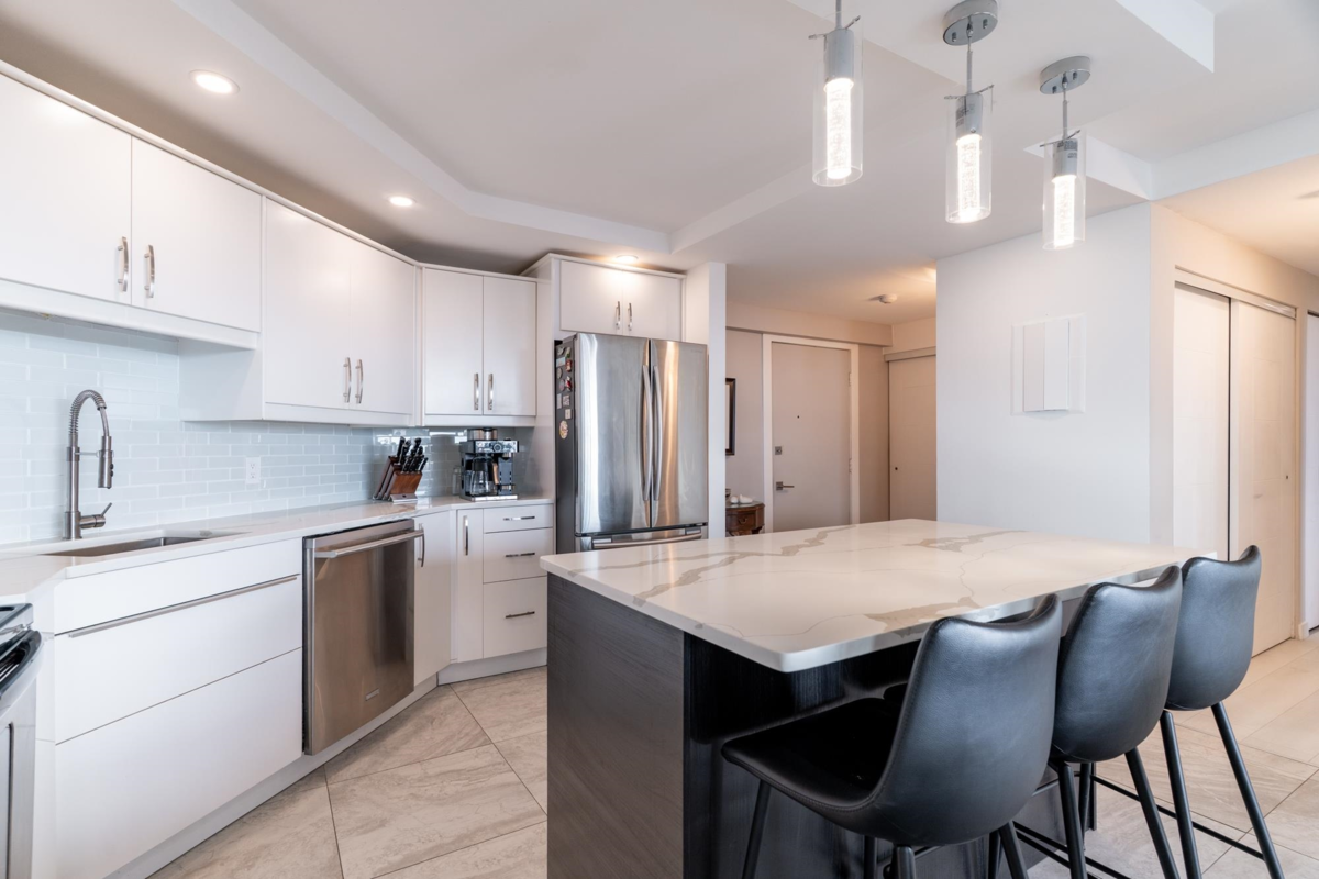 Family Room Photo of 405 1480 Foster Street, White Rock, BC