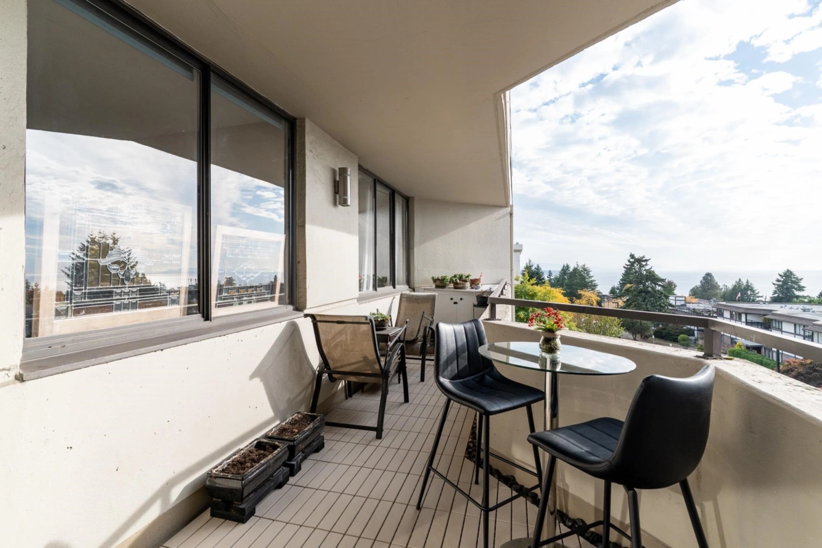 Guest Bathroom Photo of 405 1480 Foster Street, White Rock, BC