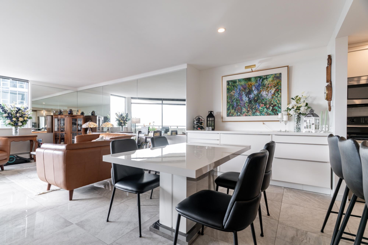 Kitchen Island Photo of 405 1480 Foster Street, White Rock, BC