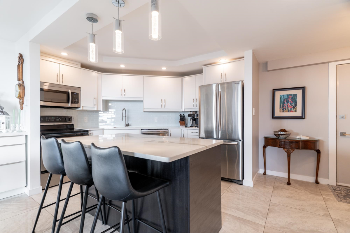 Living Room Photo of 405 1480 Foster Street, White Rock, BC