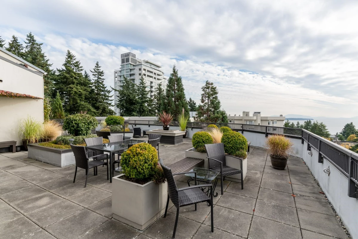 Powder Room Photo of 405 1480 Foster Street, White Rock, BC