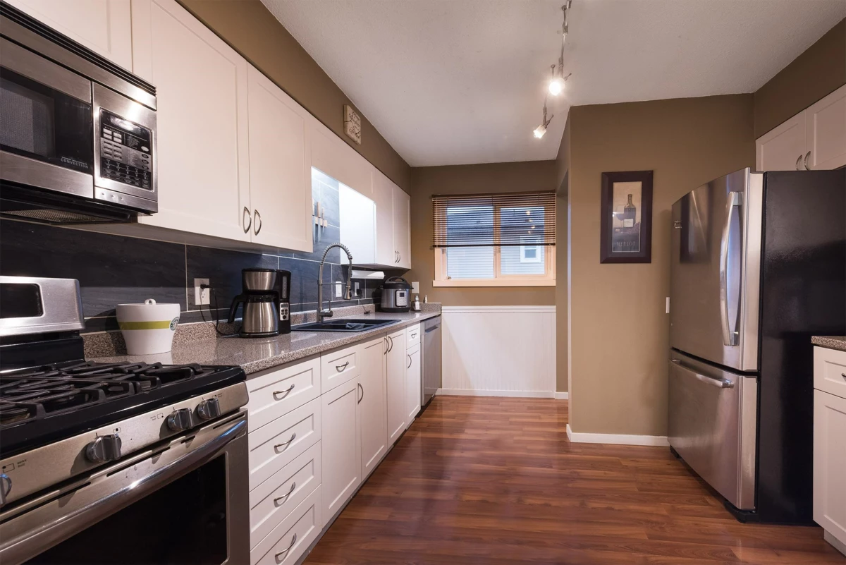 Kitchen Island Photo of 10283 Kent Road, Chilliwack, BC
