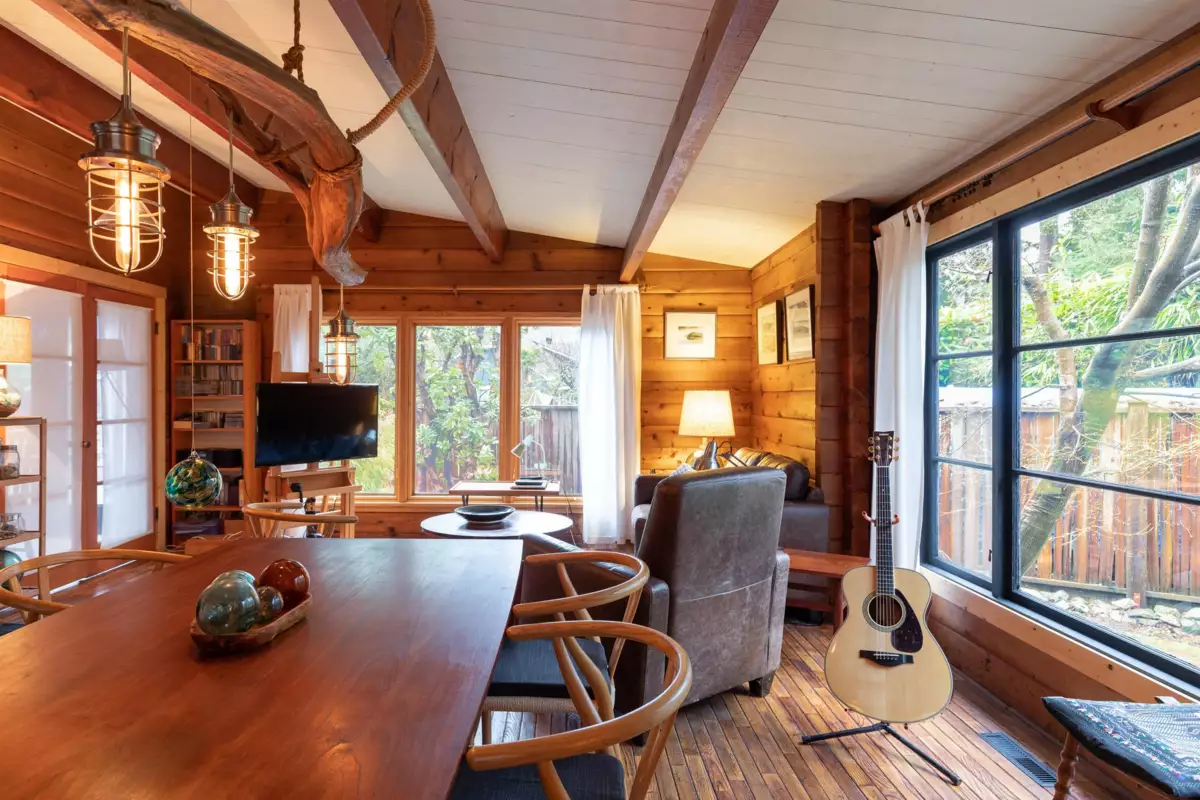 Family Room Photo of 5817 Eagle Island, West Vancouver, BC