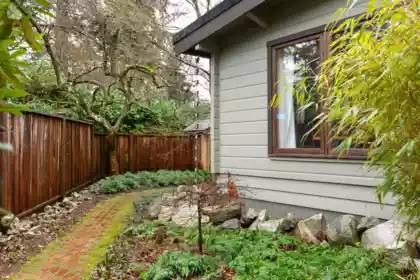 Garden / Landscaping Photo of 5817 Eagle Island, West Vancouver, BC