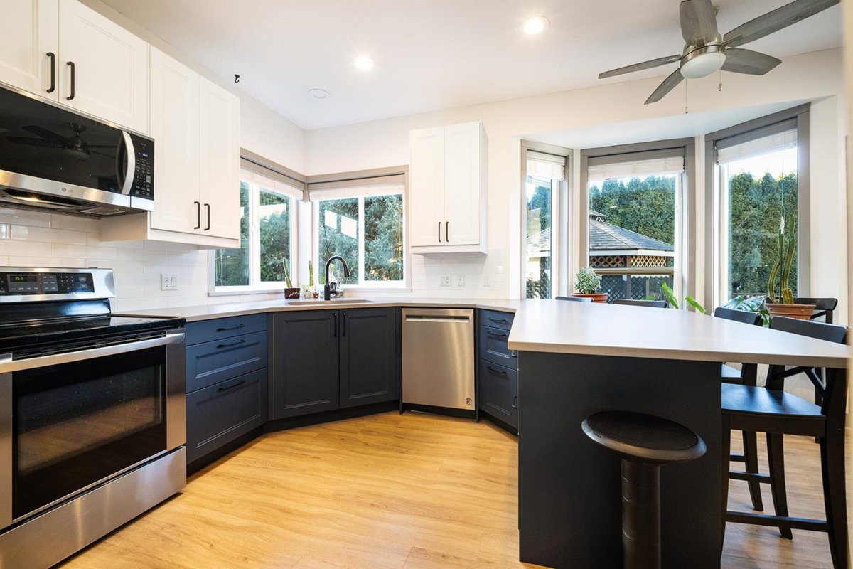 Kitchen Island Photo of 1020 Windsor Place, Squamish, BC