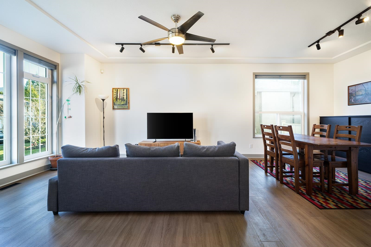 Living Room Photo of 1020 Windsor Place, Squamish, BC