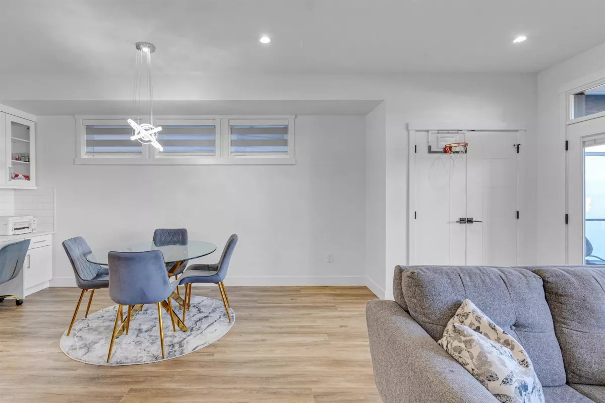 Breakfast Nook Photo of 13963 60 Avenue, Surrey, BC