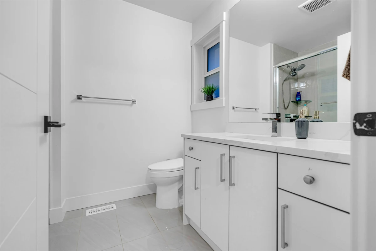 Entry Foyer Photo of 13963 60 Avenue, Surrey, BC