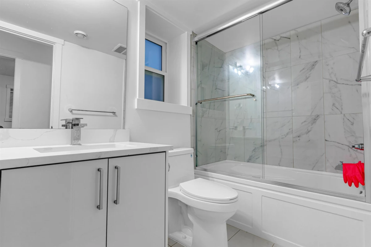 Front Yard Photo of 13963 60 Avenue, Surrey, BC