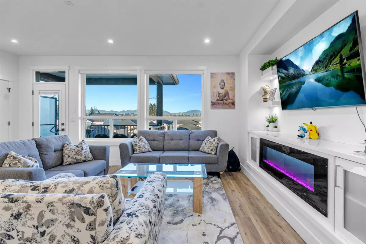 Kitchen Island Photo of 13963 60 Avenue, Surrey, BC