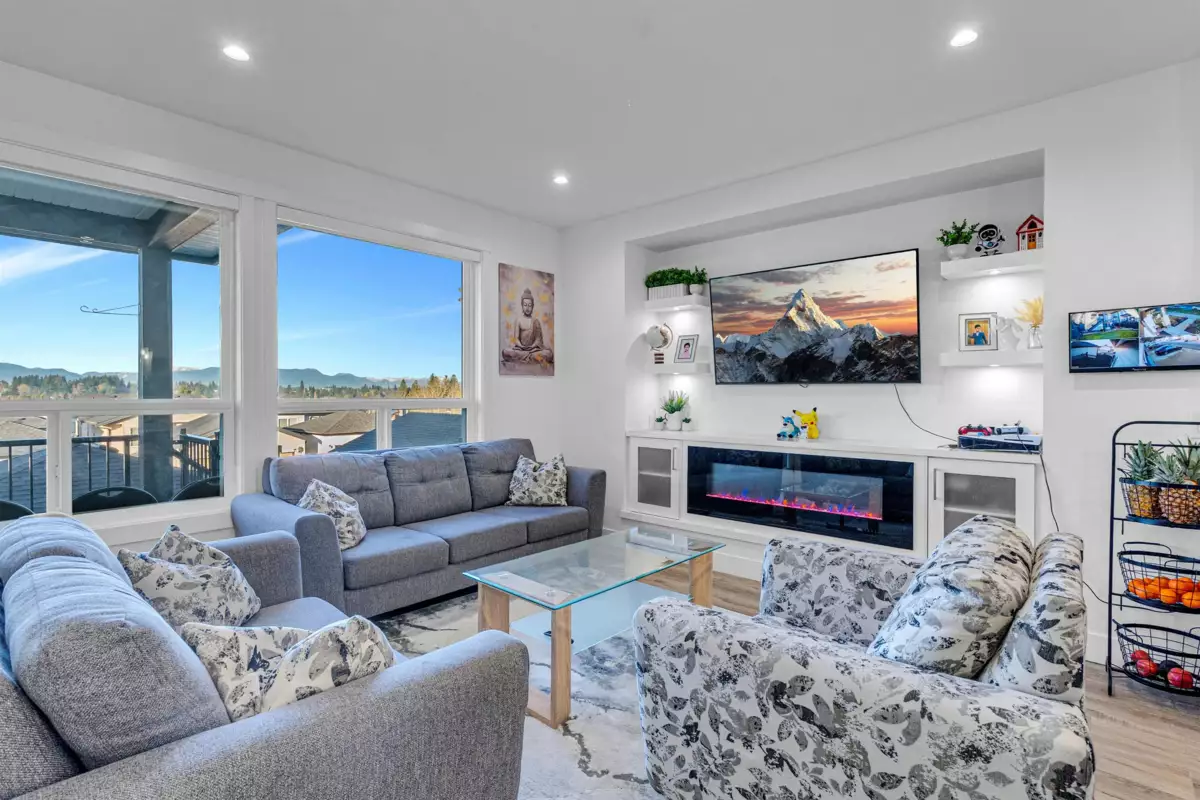 Kitchen Photo of 13963 60 Avenue, Surrey, BC
