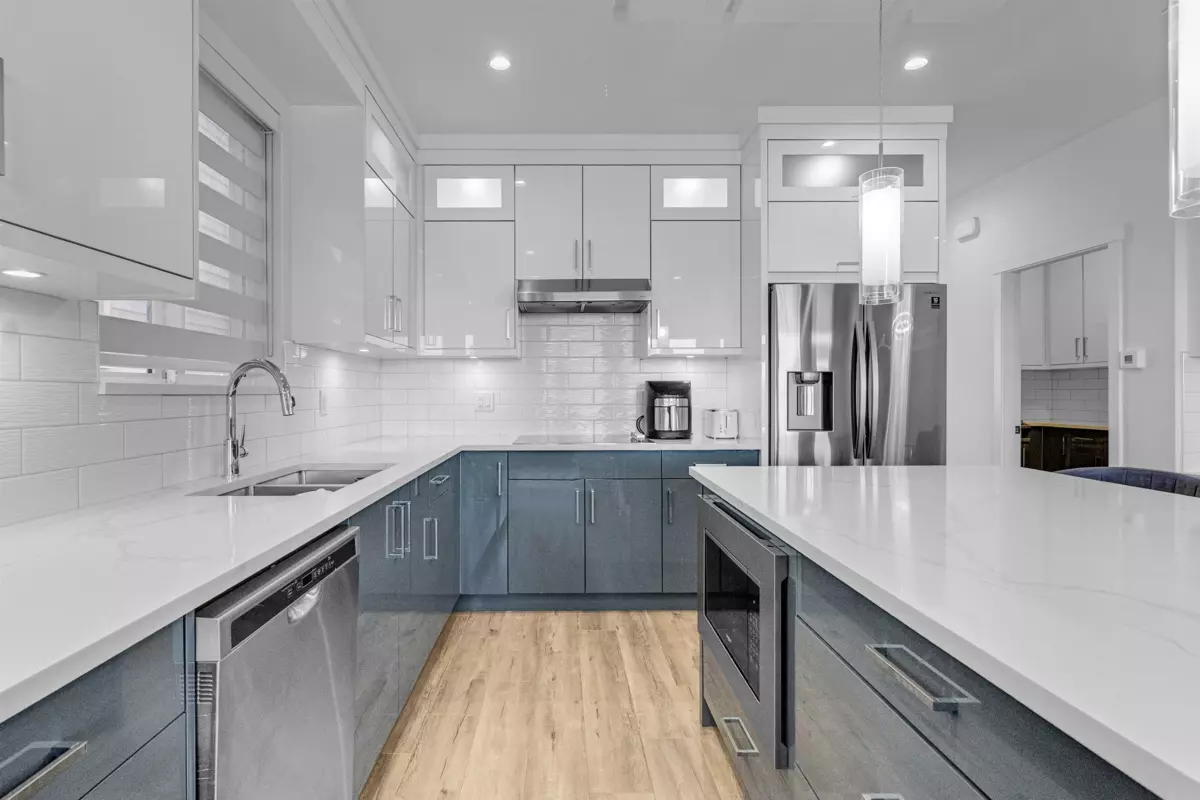 Primary Bathroom Photo of 13963 60 Avenue, Surrey, BC